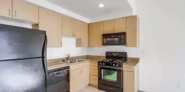 445 Island Ave