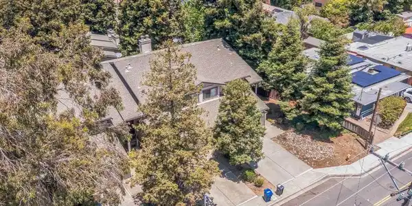 1138 Walpert St.