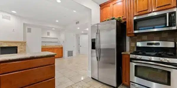 16123 W Sunset Boulevard