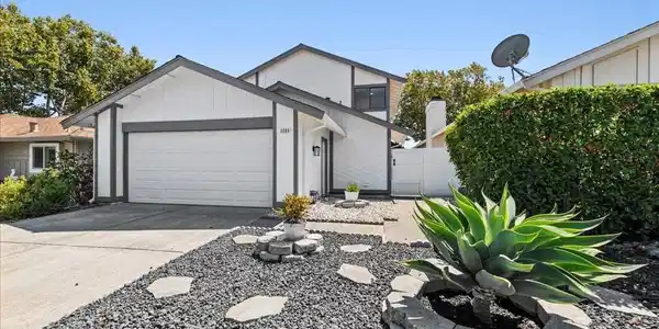 2203 Glenmount Dr