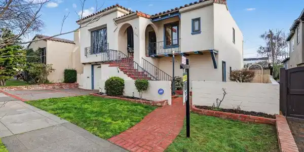 220 Palm Avenue