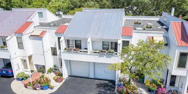 130 Creekside Ct