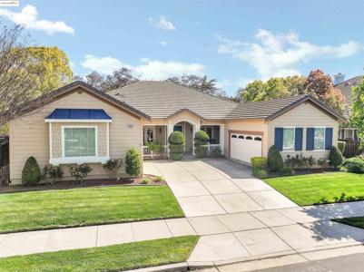 2834 Hawthorn Ct