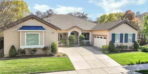 2834 Hawthorn Ct