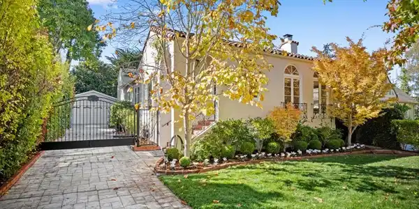 105 Pepper Avenue