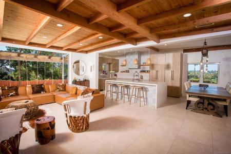 1047 Highland Dr