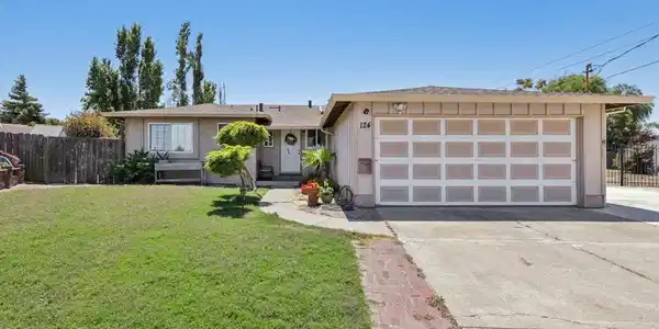 124 Zandra Ct