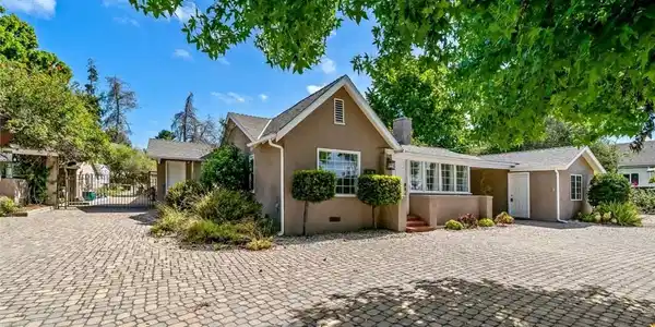 1136 E Grand