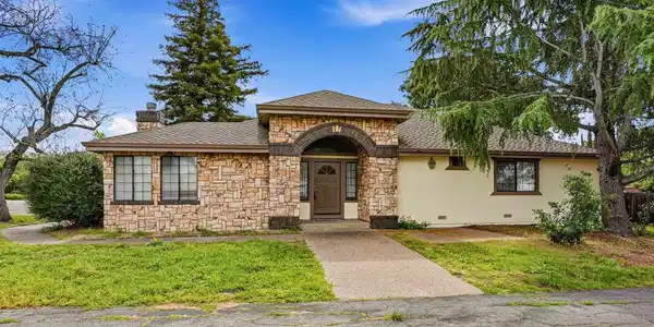 5370 Laurel