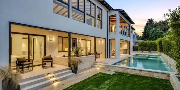 427 Santa Ana Av