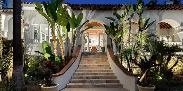 3247 Cerros Redondos