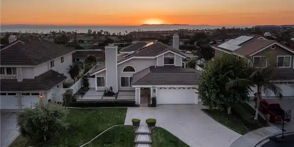 2245 Avenida Oliva