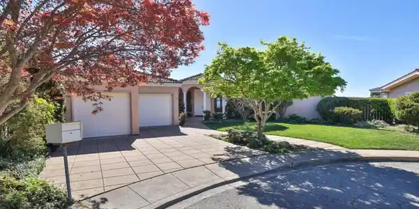 15 Serramar Drive