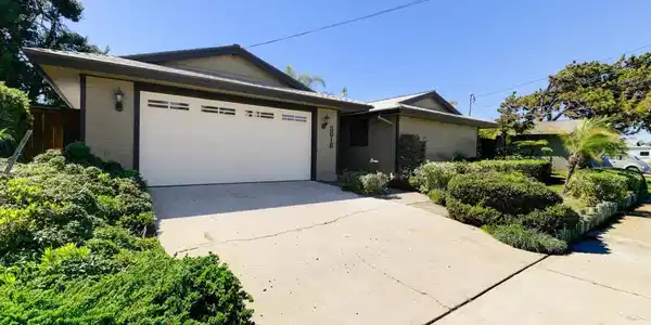 3618 Mount Acomita Ave