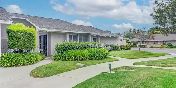 8877 Tulare