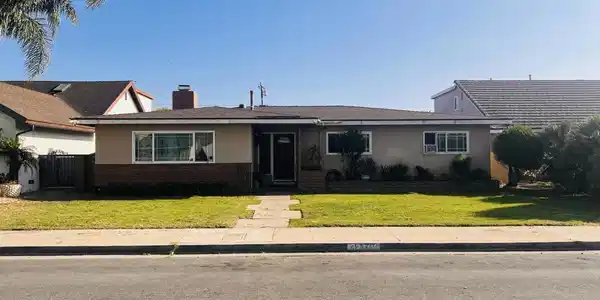 1220 W Robert Avenue