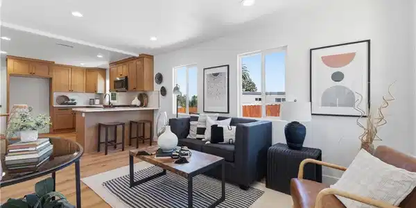 876 W Oliver