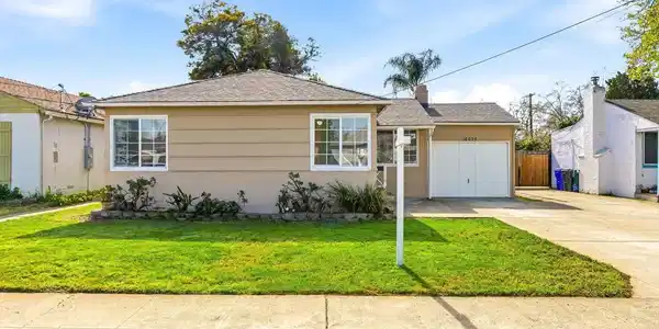 16035 Via Descanso