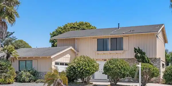 3211 Mercer Lane