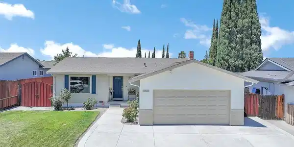 2920 N Francisco Way