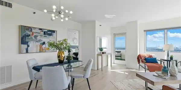 525 E Seaside