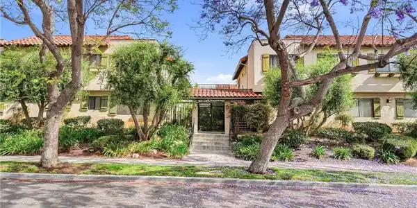 800 Termino Avenue