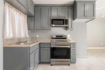 1520 W 215th