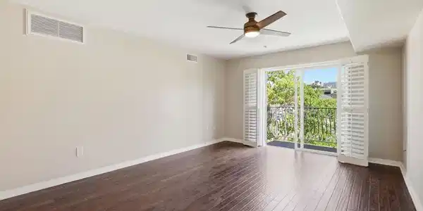 801 W Hawthorn