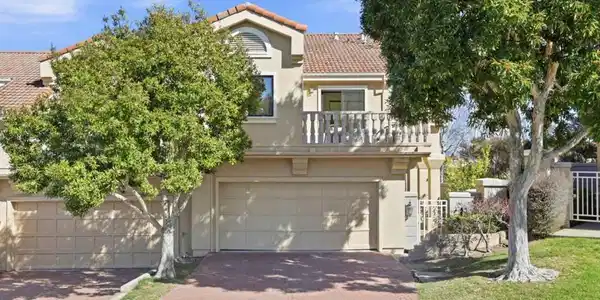 10 Mayflower Lane