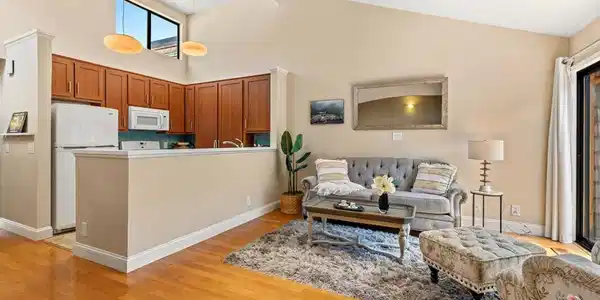461 Dela Vina Avenue