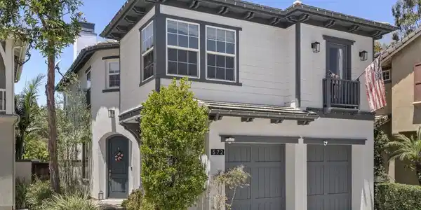 572 Beach St.