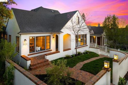 1101 Clarendon Crescent