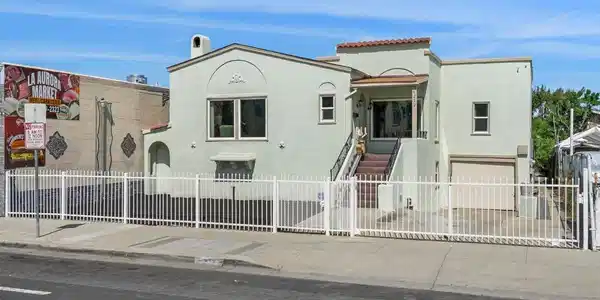 272 W 10Th St