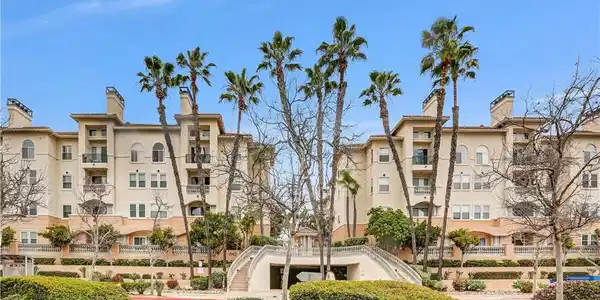640 Camino De La Reina