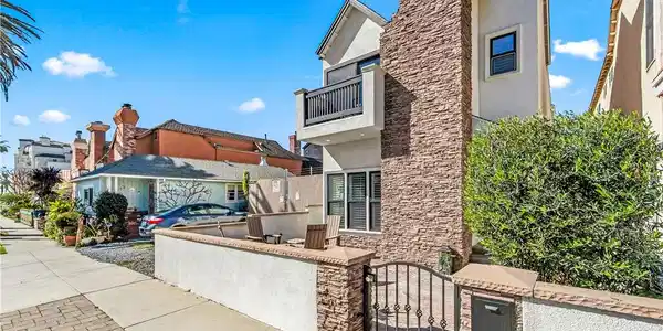 219 2nd Street