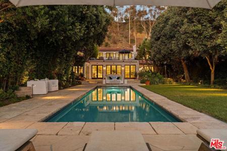 705 Palisades Beach Road