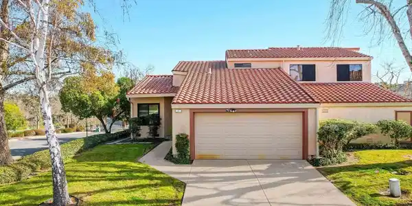 1 Sapphire Ct