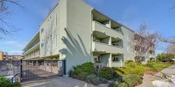 325 Kitty Hawk RD