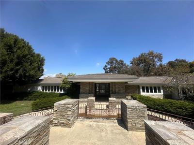 60 Crest Road E