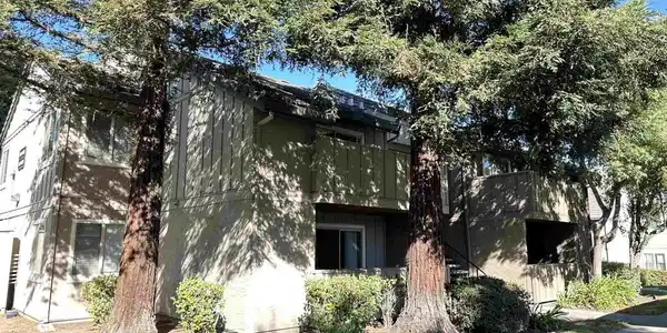 2295 Lakeview Cir