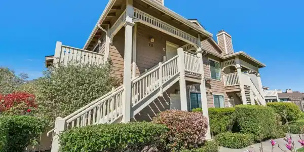 142 Shoreline Ct