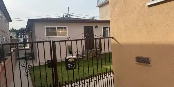 935 937 W 17th