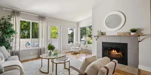 96 Bayside Ct