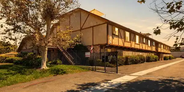 465 4th Ave