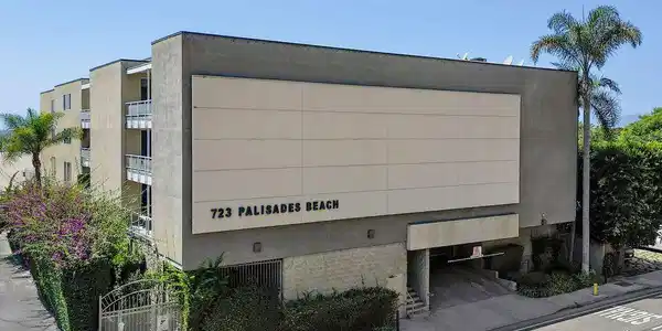723 Palisades Beach Road