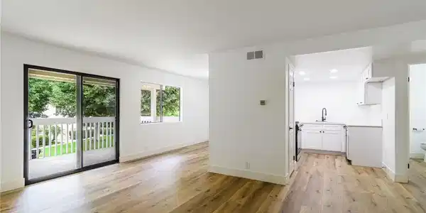 19132 Shoreline Lane