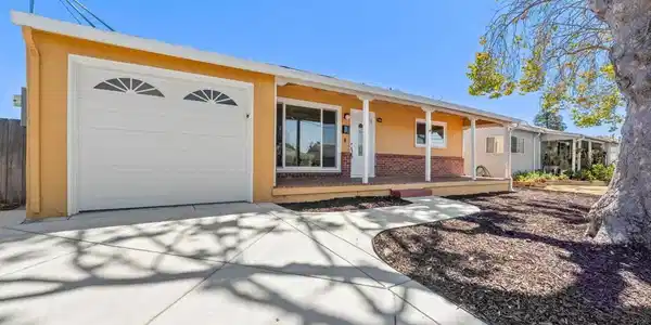 17242 Via El Cerrito