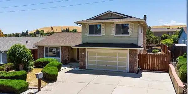 2125 Robles Dr