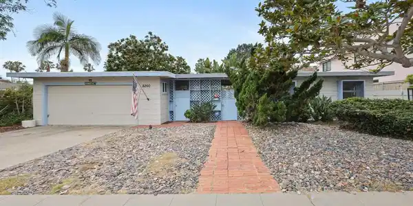 8260 Paseo Del Ocaso