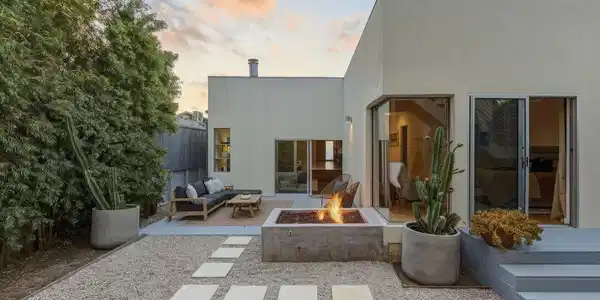 1076 Palms Boulevard